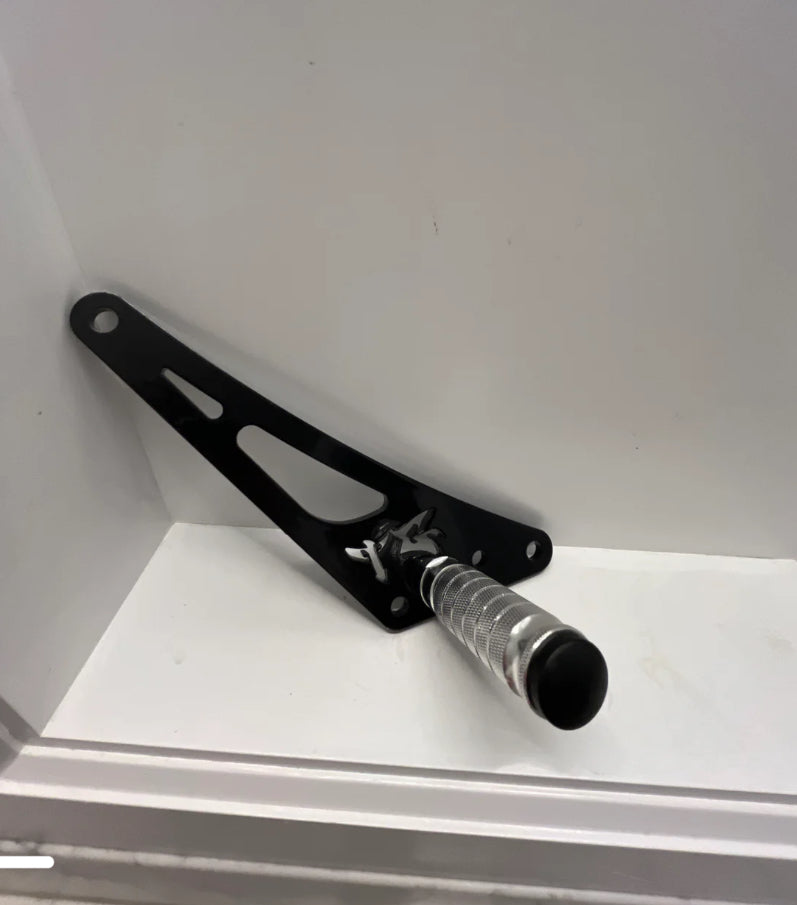 Ultra bee shift lock